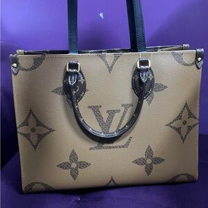 Louis Vuitton Riverse Onthego mm Monogram Tote